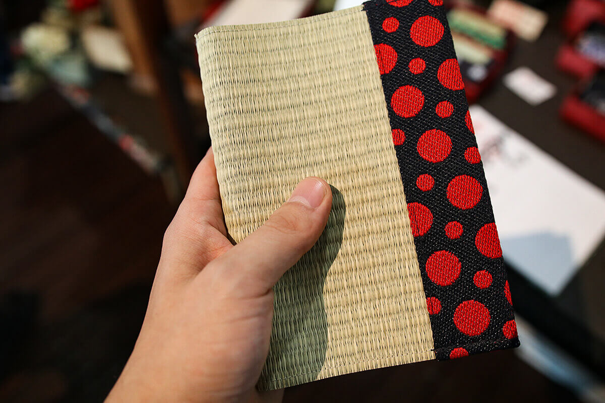 松葉畳店さん作の畳のブックカバー